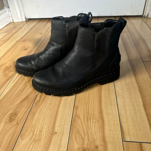 Sorel Chelsea boots waterproof size 8.5 - Picture 1 of 4